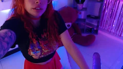 Snapshot of redgirrl_77 chatting on 05.27.26 Mere online show from 05.27.26