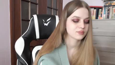 Lily online show from 03.10.25