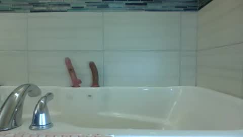 Snapshot of redheadslutwife8803 chatting on 01.08.26 Lenae Redd online show from 01.08.26