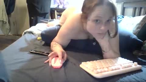 Snapshot of redheadslutwife8803 chatting on 02.08.26 Lenae Redd online show from 02.08.26