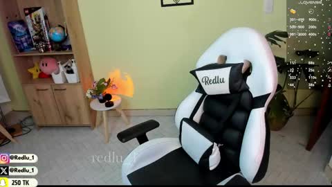 Snapshot of redlu_1 chatting on 02.14.25 Lu Independiet model online show from 02.14.25