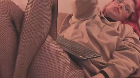 Snapshot of redmeloddy chatting on 03.11.25 Meloddy online show from 03.11.25