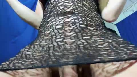 Snapshot of redroomxx chatting on 02.19.25 MIA online show from 02.19.25