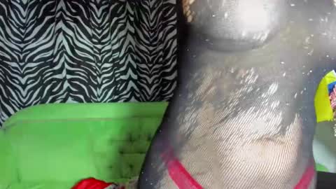 Snapshot of redroomxx chatting on 03.01.25 MIA online show from 03.01.25