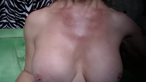 Snapshot of redroomxx chatting on 12.03.25 MIA online show from 12.03.25