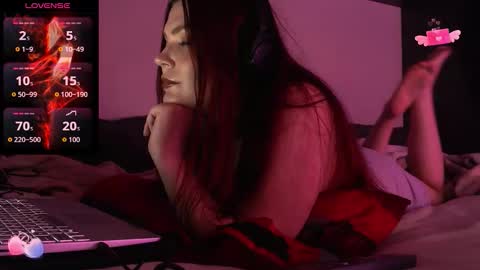 Snapshot of redyari chatting on 03.11.26 Red online show from 03.11.26