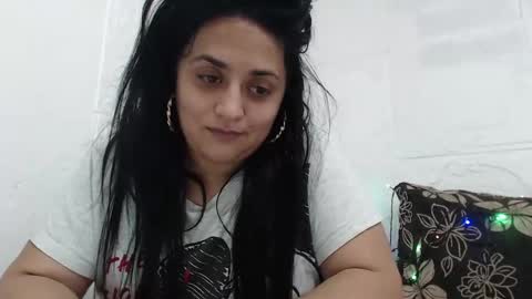 Snapshot of reeapassion chatting on 12.16.25 Reea online show from 12.16.25