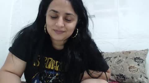 Snapshot of reeapassion chatting on 12.18.25 Reea online show from 12.18.25