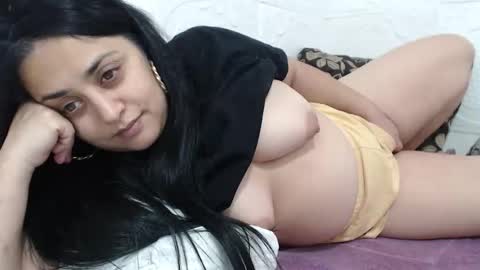 Snapshot of reeapassion chatting on 12.20.25 Reea online show from 12.20.25