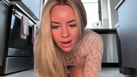 Snapshot of reecemarie chatting on 09.22.25 Reece Marie online show from 09.22.25