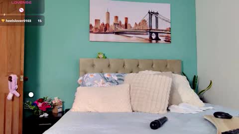 Yanella online show from 10.08.25