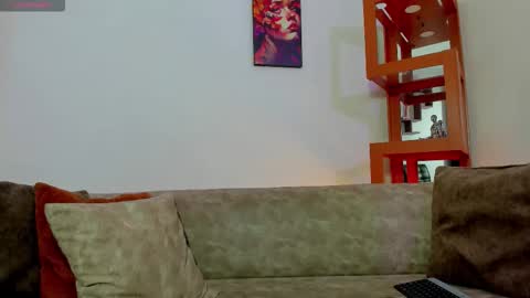 Snapshot of regiina_doll chatting on 12.21.25 regiina_doll online show from 12.21.25