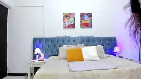 Snapshot of regina_blum chatting on 09.24.25 Regina online show from 09.24.25