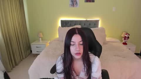 Snapshot of regina_blum chatting on 11.21.25 Regina online show from 11.21.25