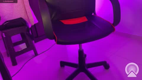 regina_mills_milk online show from 10.18.25