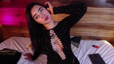 Snapshot of regina_storm chatting on 11.25.25 online show from 11.25.25