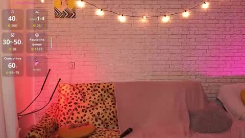 Snapshot of reginahawkinss chatting on 10.29.25 ReginaHawkinss online show from 10.29.25