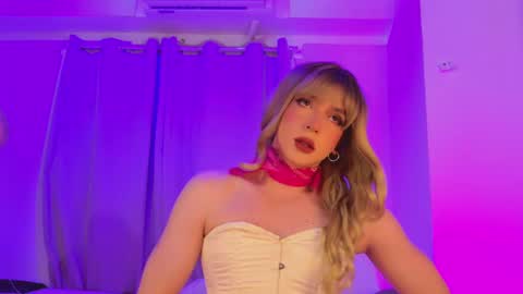 Snapshot of reginarose chatting on 10.03.25 reginarose online show from 10.03.25