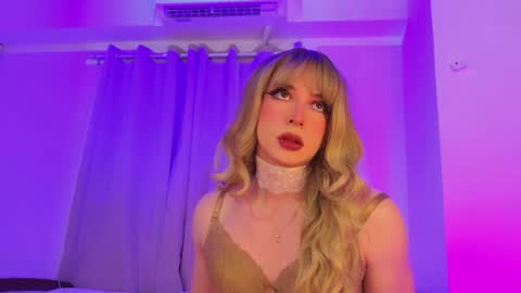 Snapshot of reginarose chatting on 10.20.25 reginarose online show from 10.20.25