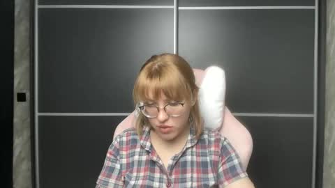 Snapshot of reginasmilee chatting on 02.07.25 Regina online show from 02.07.25