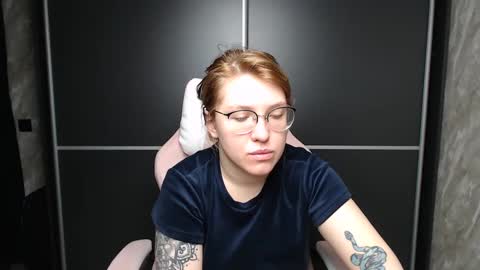 Snapshot of reginasmilee chatting on 02.12.25 Regina online show from 02.12.25