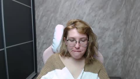 Snapshot of reginasmilee chatting on 02.15.25 Regina online show from 02.15.25