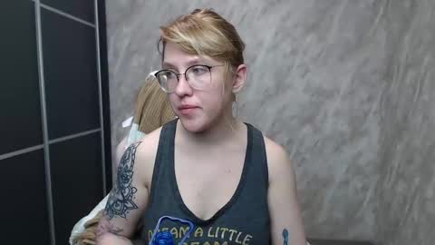 Snapshot of reginasmilee chatting on 02.15.25 Regina online show from 02.15.25