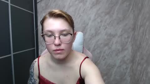 Snapshot of reginasmilee chatting on 02.17.25 Regina online show from 02.17.25