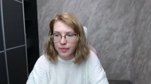 Snapshot of reginasmilee chatting on 02.18.25 Regina online show from 02.18.25