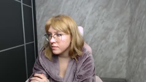 Snapshot of reginasmilee chatting on 02.20.25 Regina online show from 02.20.25