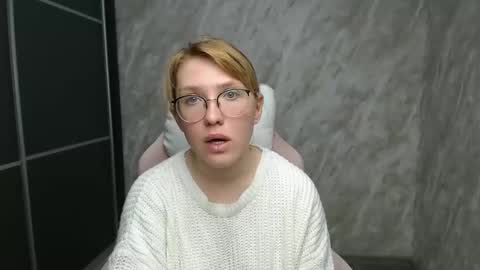 Snapshot of reginasmilee chatting on 02.20.25 Regina online show from 02.20.25