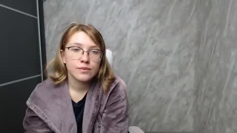 Snapshot of reginasmilee chatting on 02.22.25 Regina online show from 02.22.25