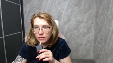 Snapshot of reginasmilee chatting on 02.22.25 Regina online show from 02.22.25