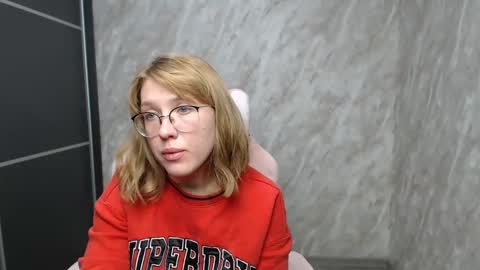 Snapshot of reginasmilee chatting on 02.24.25 Regina online show from 02.24.25