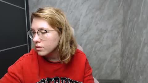 Snapshot of reginasmilee chatting on 02.25.25 Regina online show from 02.25.25