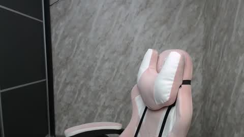 Snapshot of reginasmilee chatting on 02.25.25 Regina online show from 02.25.25