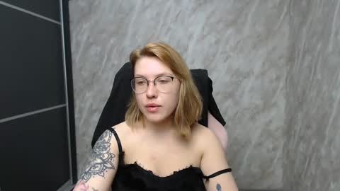 Snapshot of reginasmilee chatting on 02.27.25 Regina online show from 02.27.25