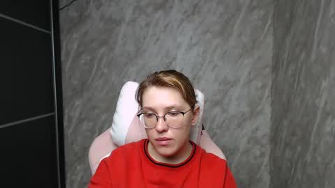 Snapshot of reginasmilee chatting on 03.05.25 Regina online show from 03.05.25