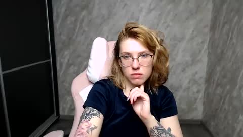 Snapshot of reginasmilee chatting on 03.07.25 Regina online show from 03.07.25