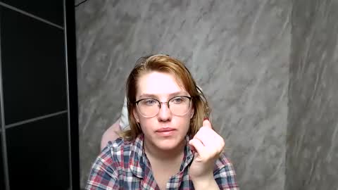 Snapshot of reginasmilee chatting on 03.08.25 Regina online show from 03.08.25