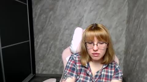 Snapshot of reginasmilee chatting on 03.08.25 Regina online show from 03.08.25