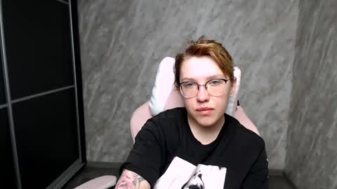 Snapshot of reginasmilee chatting on 03.10.25 Regina online show from 03.10.25