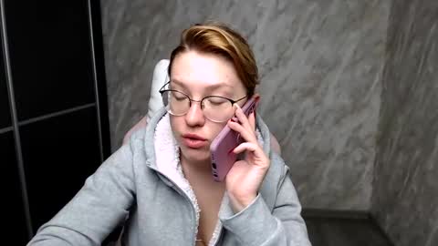 Snapshot of reginasmilee chatting on 03.11.25 Regina online show from 03.11.25