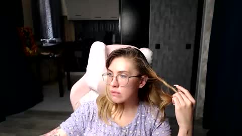 Snapshot of reginasmilee chatting on 09.09.25 Regina online show from 09.09.25