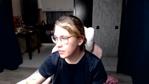 Snapshot of reginasmilee chatting on 09.14.25 Regina online show from 09.14.25