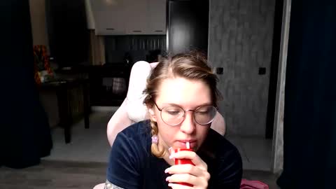 Snapshot of reginasmilee chatting on 09.14.25 Regina online show from 09.14.25