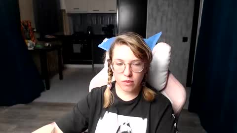 Snapshot of reginasmilee chatting on 09.16.25 Regina online show from 09.16.25