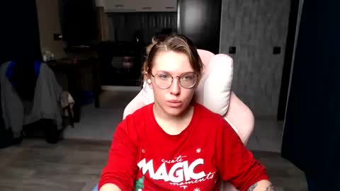 Snapshot of reginasmilee chatting on 09.21.25 Regina online show from 09.21.25