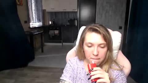 Snapshot of reginasmilee chatting on 09.23.25 Regina online show from 09.23.25