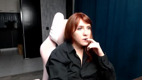 Snapshot of reginasmilee chatting on 09.30.25 Regina online show from 09.30.25